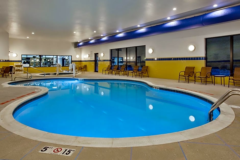 Holiday Inn Express & Suites Washington - Meadow Lands By IHG