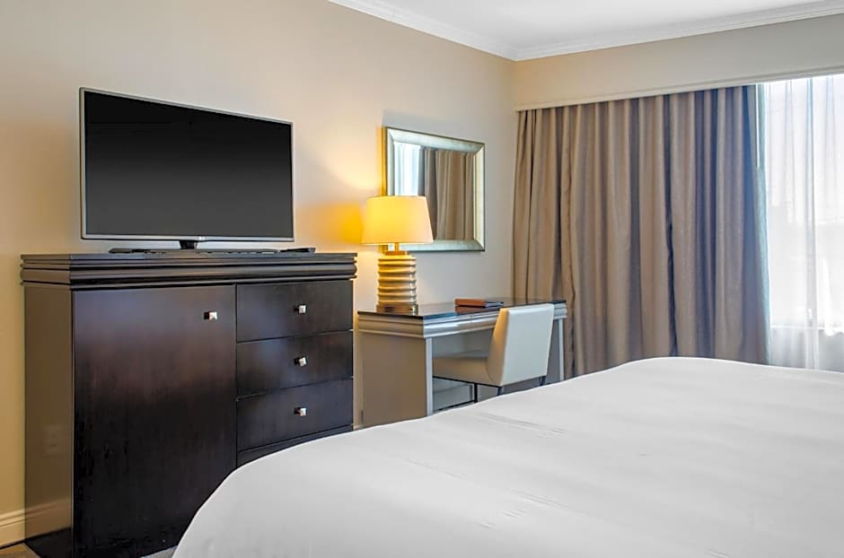 THE RIVERFRONT HOTEL NEW ORLEANS