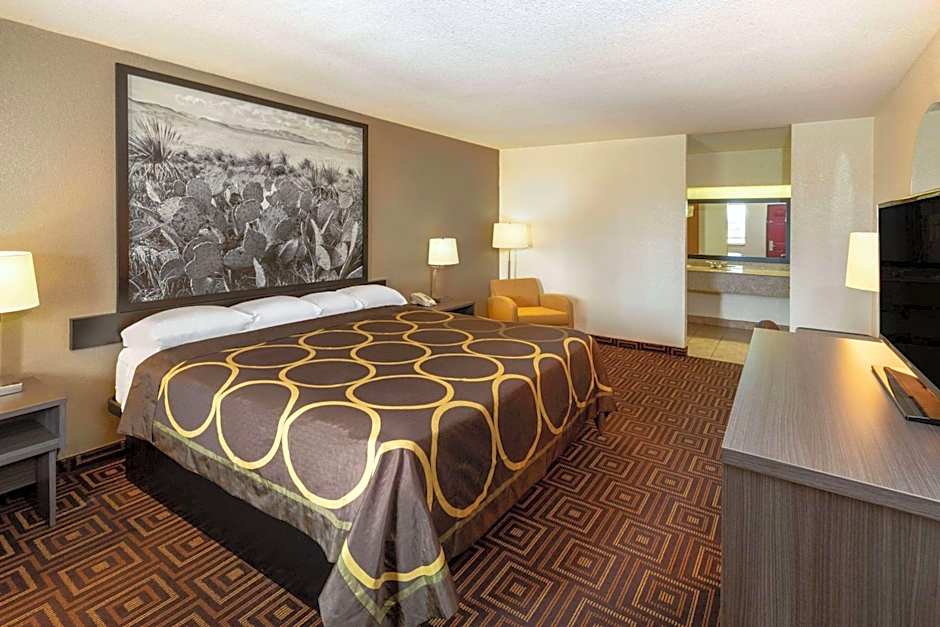 Super 8 by Wyndham Seguin