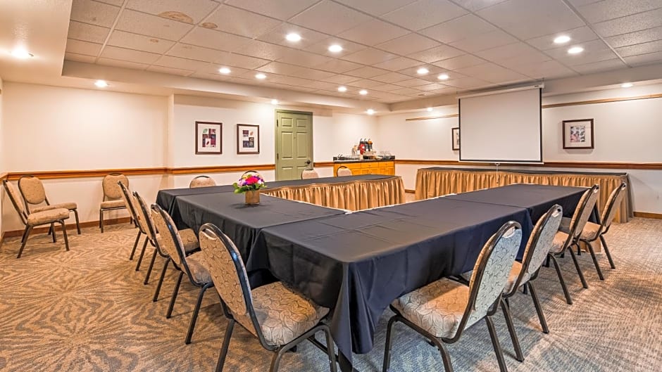 Best Western Plus Edmonds Harbor Inn