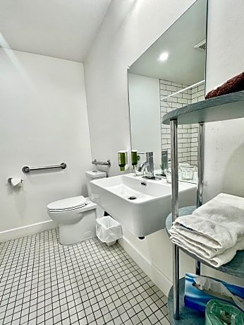 Ground Level ADA 1 King bed