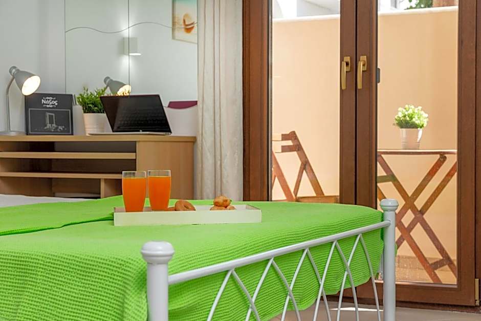 NAXOS DIAMOND Studios Apartments