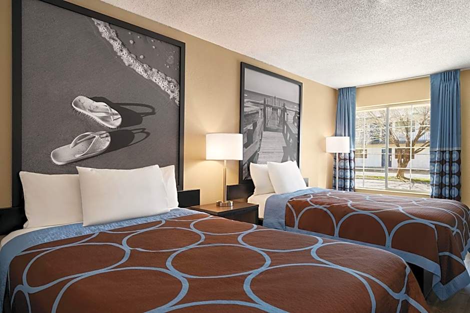 Super 8 by Wyndham Gulfport Near Biloxi
