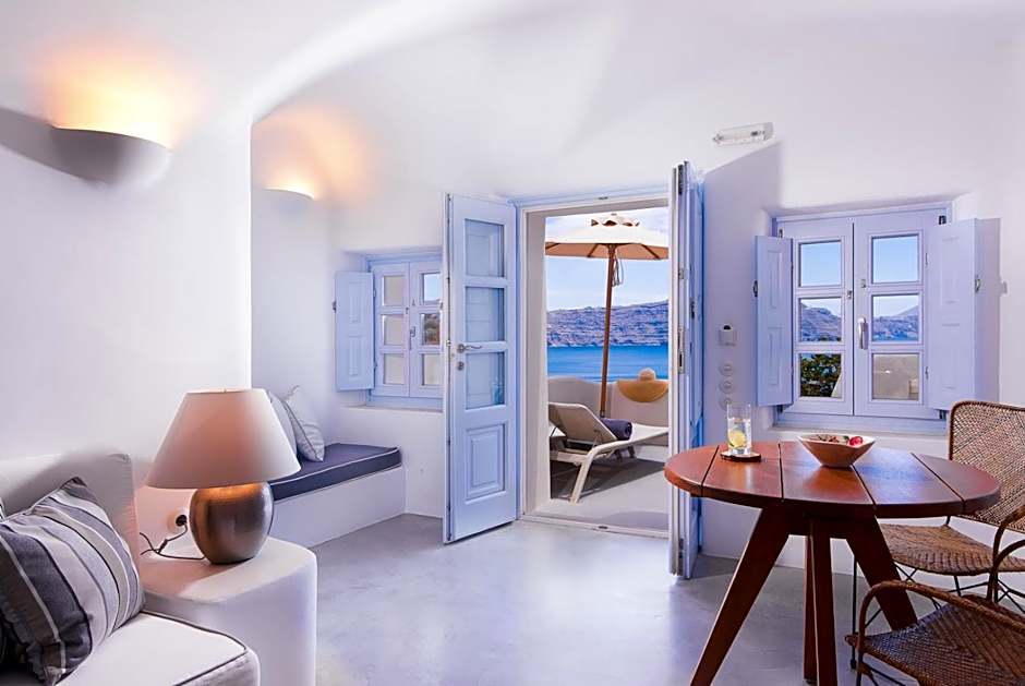 Pezoules of Oia