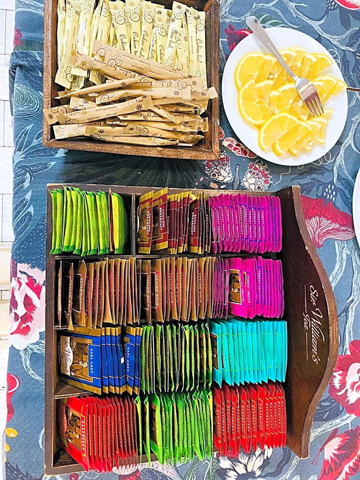 Old Tree Home & Restaurant