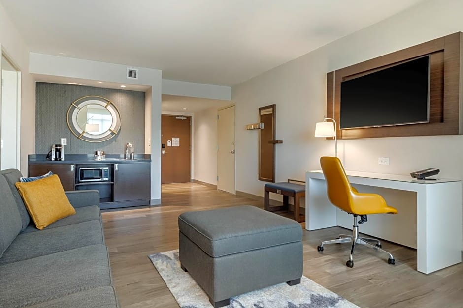 Cambria Hotel Charleston Riverview