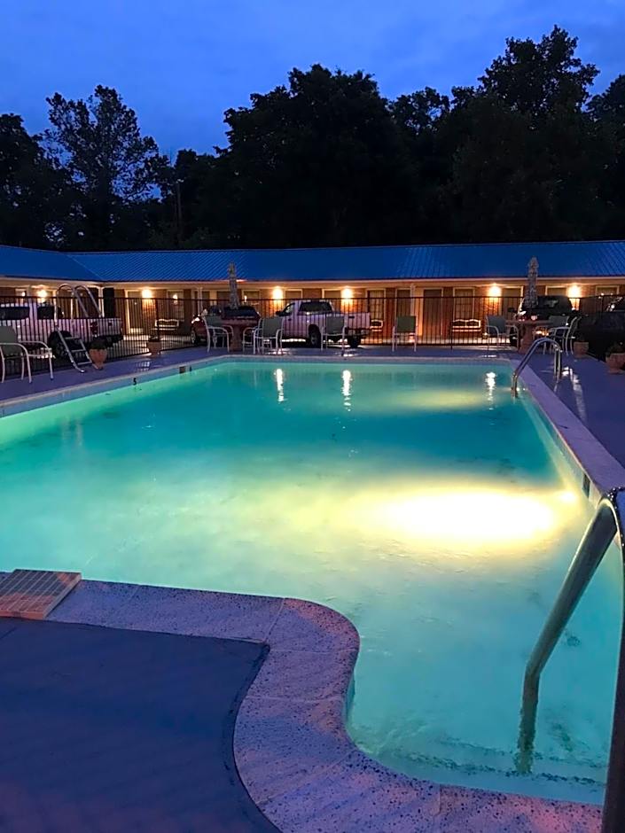 MERRIMAC INN & SUITES