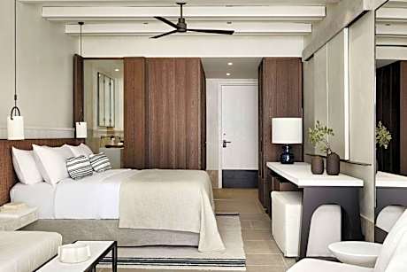Island Adjoining Suites Sharing Pool