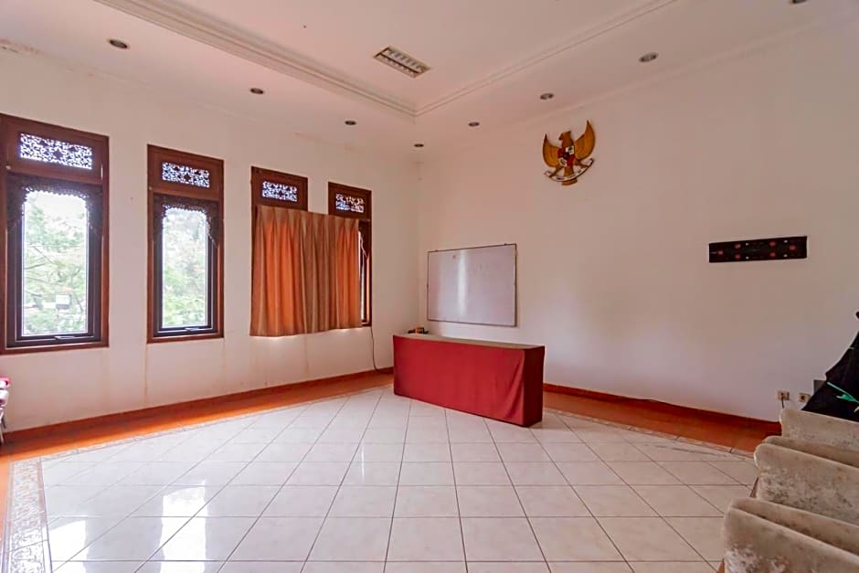 RedDoorz at Hotel Lodaya Bandung