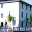 Henrys Sleeping am Augsburger Eiskanal