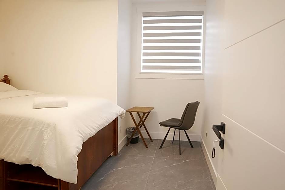 New Luxury Walkout Suite Near University-BY ROOM