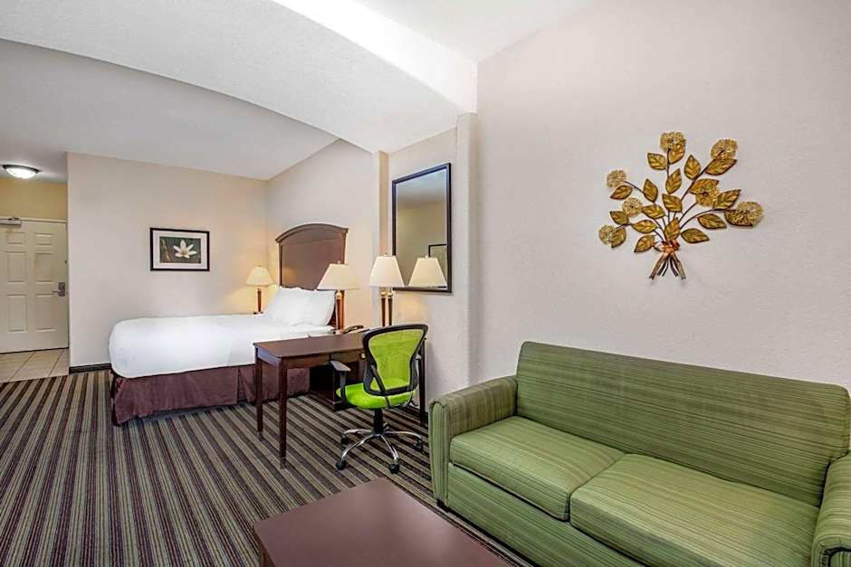 La Quinta Inn & Suites by Wyndham Fowler