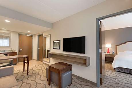 Two-Room Suite with Two Queen Beds - Hearing Accessible