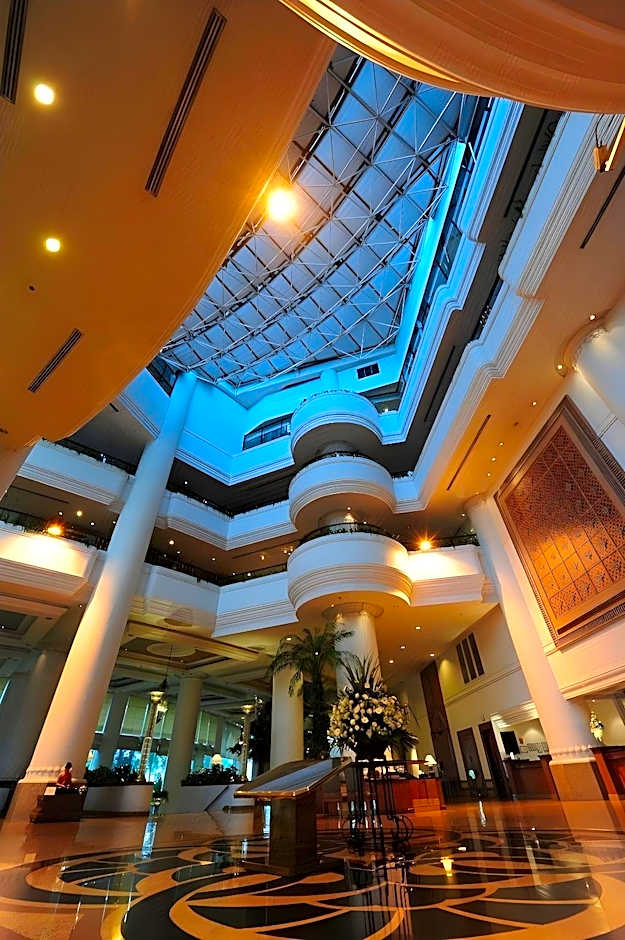 Montien Riverside Hotel