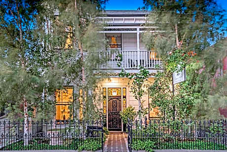 Captains Retreat Apartments and Cottages