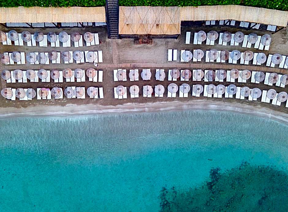 LAUR HOTELS Experience & Elegance