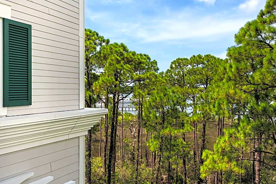 Cozy Bayside Retreat at Lasata , Stunning Panoramic Views ,Steps away from Baytowne Wharf, 3 Bedrooms 3 full baths !!