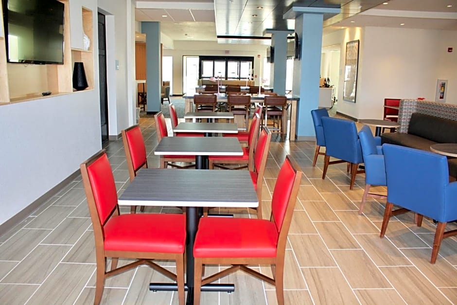 Holiday Inn Express & Suites - Kirksville - University Area By IHG