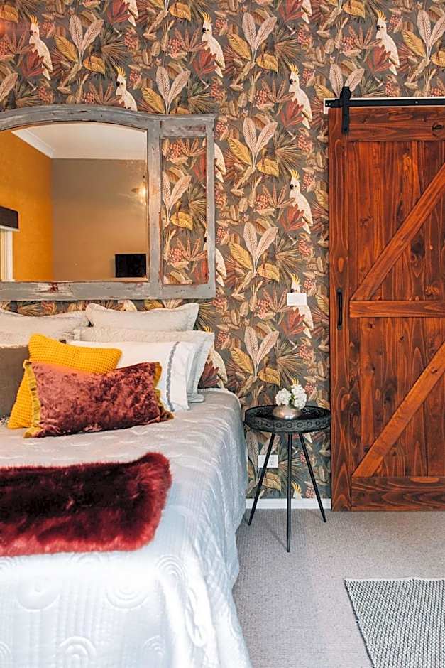 One Bedroom Cottage with Shared Pool