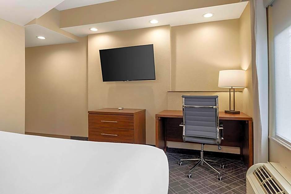 Comfort Suites Monaca