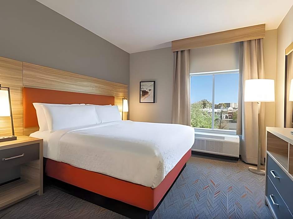 Candlewood Suites McPherson By IHG