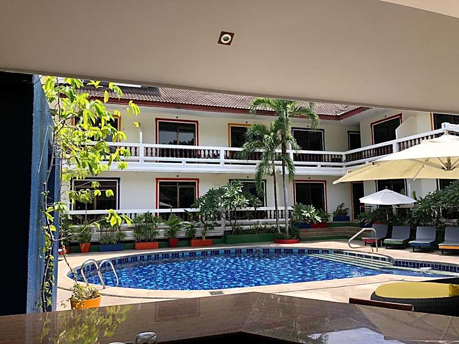 Tropical Palm Resort.