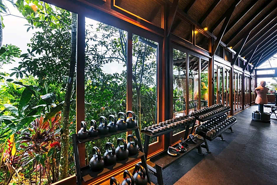 Amor Arenal (Adults Only)