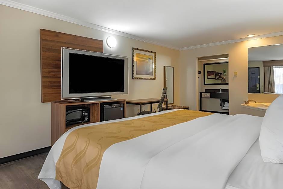 Quality Inn & Suites Ft. Jackson Maingate