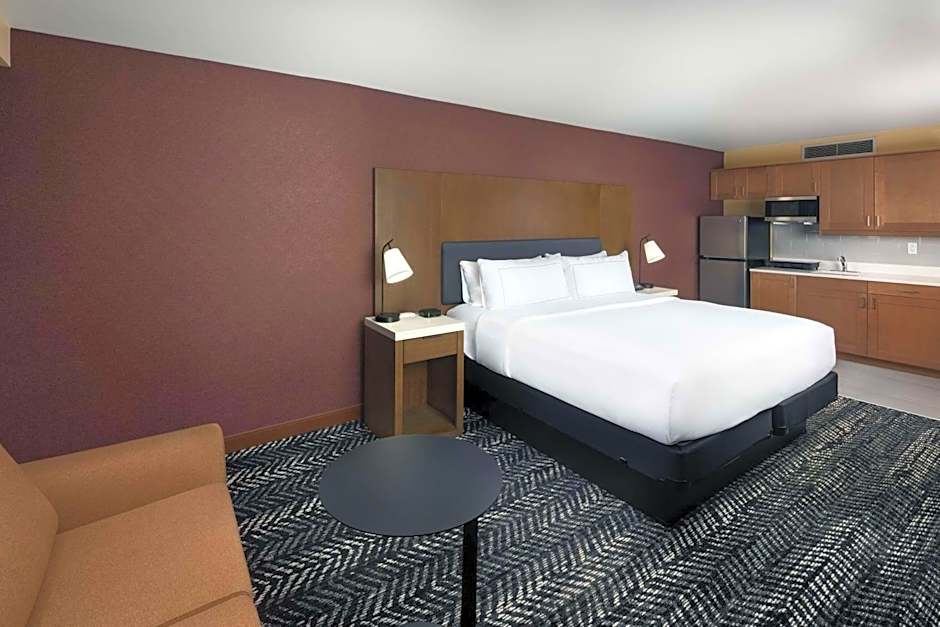 DoubleTree by Hilton Manhattan, KS