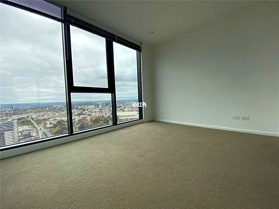 Quiet CBD 3b2b apartment + free parking