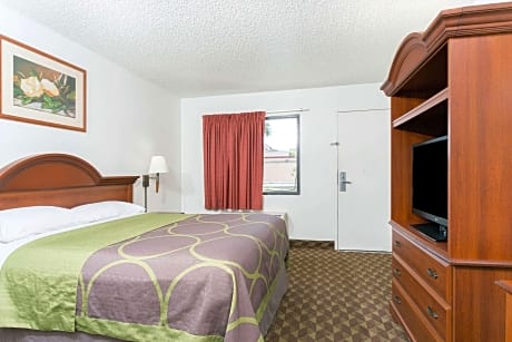 1 King Bed Non-Smoking