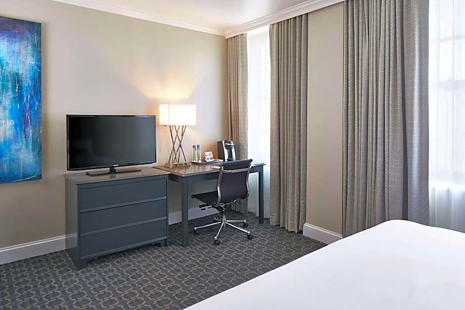 Redmont Hotel Birmingham, Curio Collection by Hilton