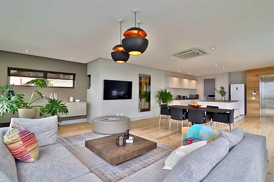 Amara 2 -Designer Penthouse with Solar Power