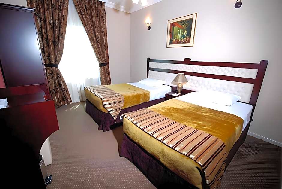 Al Bustan Tower Hotel Suites