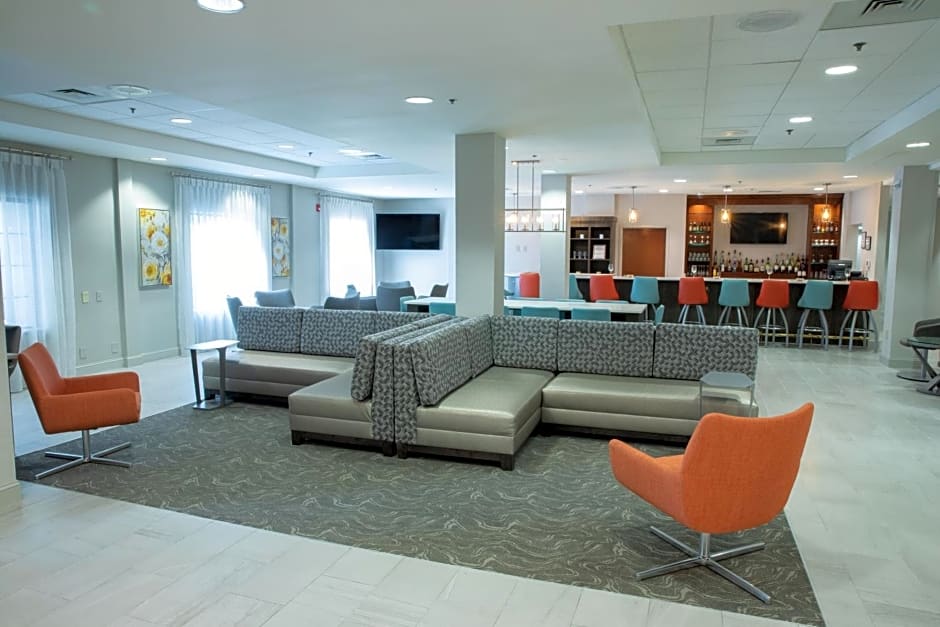 Holiday Inn & Suites Raleigh-Cary (I-40 @Walnut St) By IHG