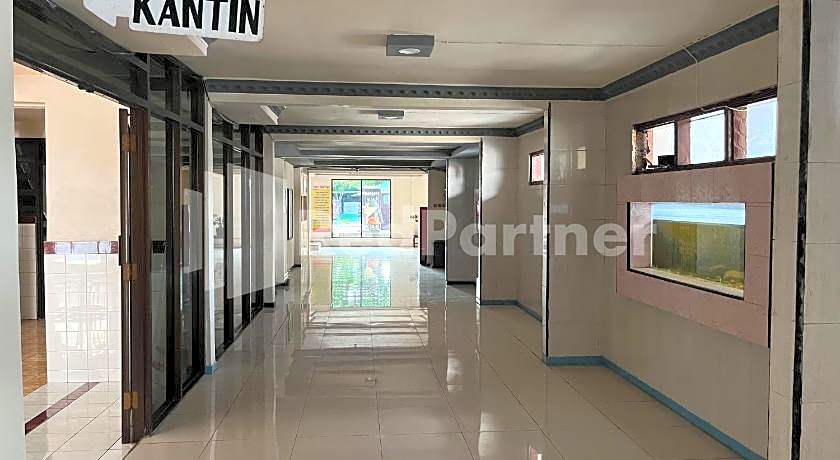 Hotel Dewi near GOR Merdeka Jombang Mitra RedDoorz