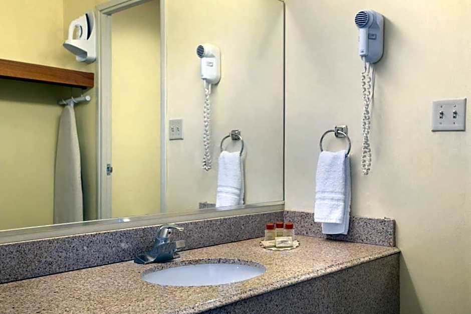 Days Inn by Wyndham Anderson IN