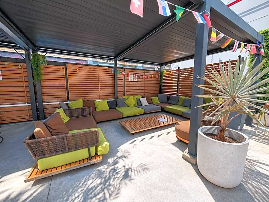 Capsuleaccom Hostel