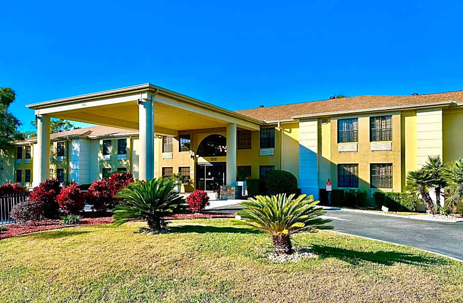 Photo 1 of 50 of Comfort Inn Ocala Silver Springs