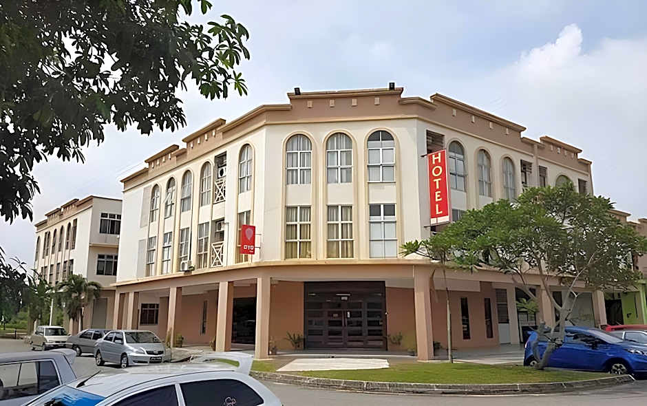 JAM Hotel Kota Warisan Near ERL Salak Tinggi Sepang