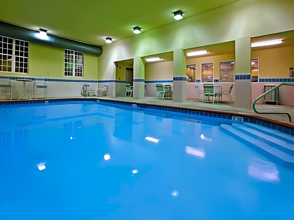 Holiday Inn Express Hotel & Suites Magnolia Lake Columbia By IHG
