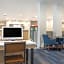 Holiday Inn Express & Suites Chicago West - St Charles