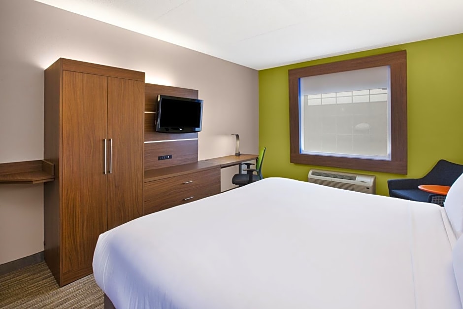 Holiday Inn Express Hotel & Suites Manchester Conference Center, an IHG Hotel
