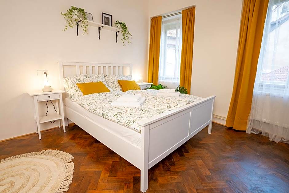 White Wolf House Hostel & Apartments