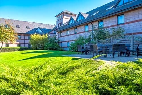 Clarion Cedar Court Wakefield Hotel