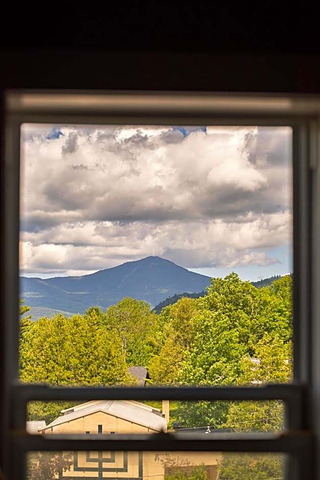 The Pines Inn