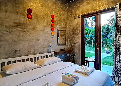 Queen Room with Garden View