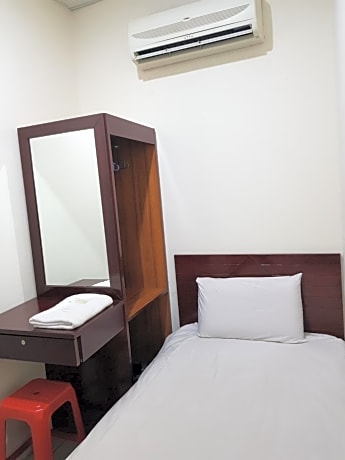 Economy Single Room with Shared Bathroom