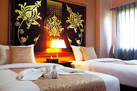 Standard Twin Beds Room