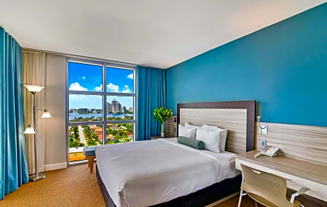 Deluxe One-Bedroom Bayfront Suite
